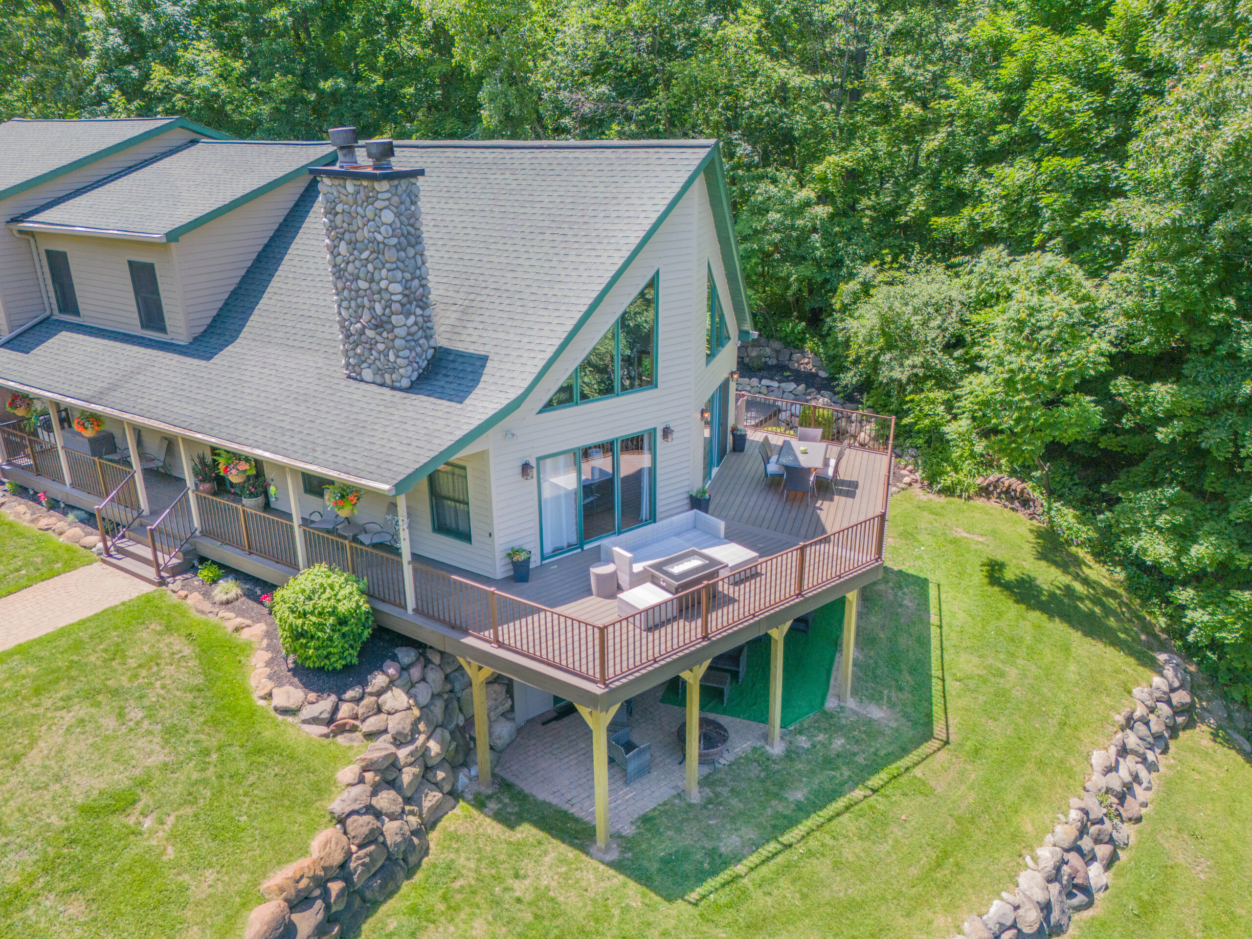 Wrap around deck with dryspace underneath