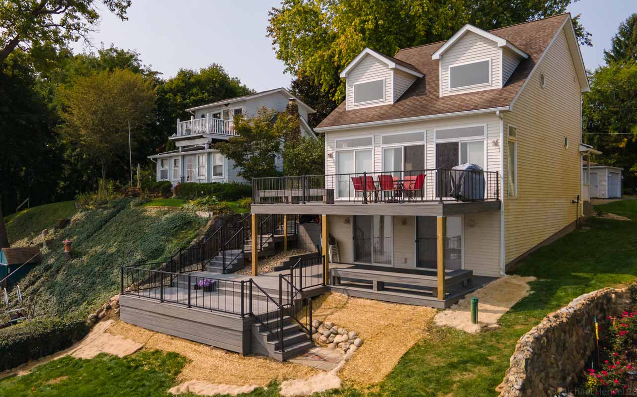 Final result of a outdoor living space project with a pergola. 