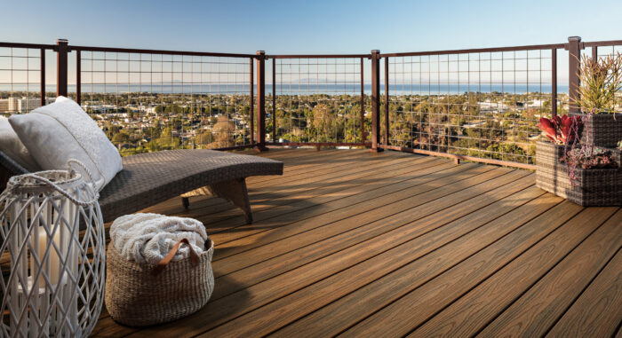 Trex Transcend® in Havana Gold